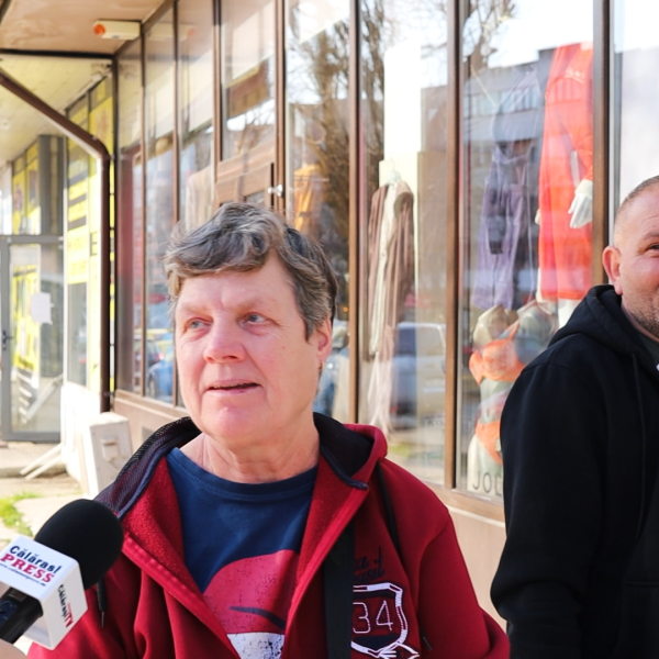 VIDEO. Călărășenii, nemulțumiți de taxele la salubritate: „Plătim mult, dar serviciile lasă de dorit”