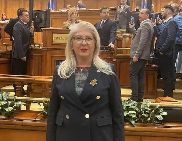 Senatoarea PSD Călărași, Daniela Mihai, susține inițiativa legislativă privind înființarea "firmelor de exercițiu" pentru tinerii între 16 și 18 ani