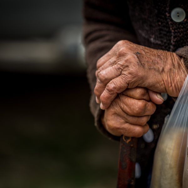 Vești bune pentru românii cu venituri mici: Ajutorul social a fost mărit! Află cum poți beneficia