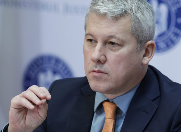 PNL, USR și UDMR au decis susținerea lui Nicușor Dan în turul doi al alegerilor prezidențiale. “Orice alegător care nu își dorește extremism, să vină la vot”, a spus Cătălin Predoiu, liderul interimar al PNL