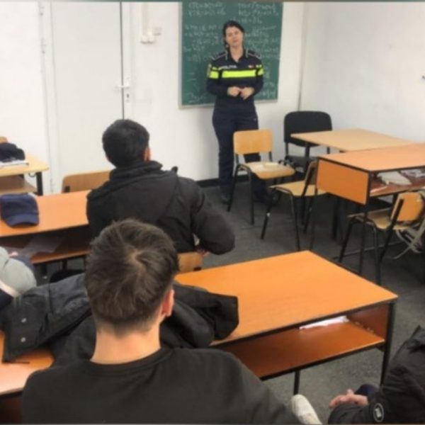 Acțiune a poliției și jandarmeriei pentru siguranța elevilor din Oltenița și Călărași