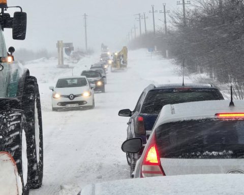 Trafic restricționat spre București: un tronson rutier este închis, iar autoritățile cer prudență