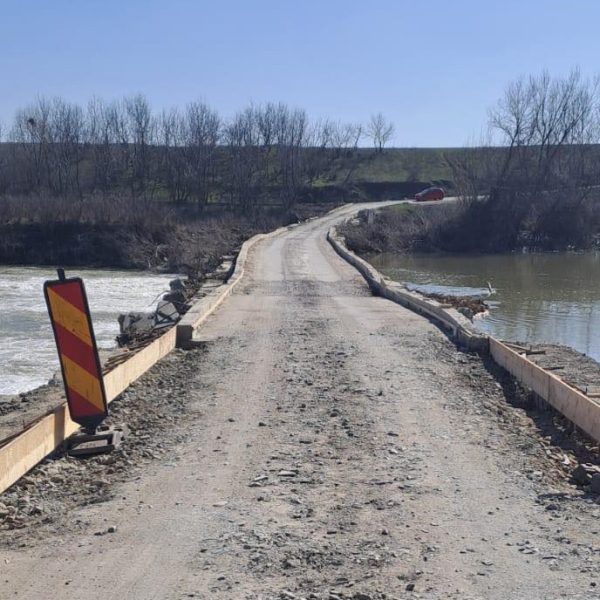 Circulația pe podul dintre Crivăț și Budești, închisă pentru lucrări de consolidare