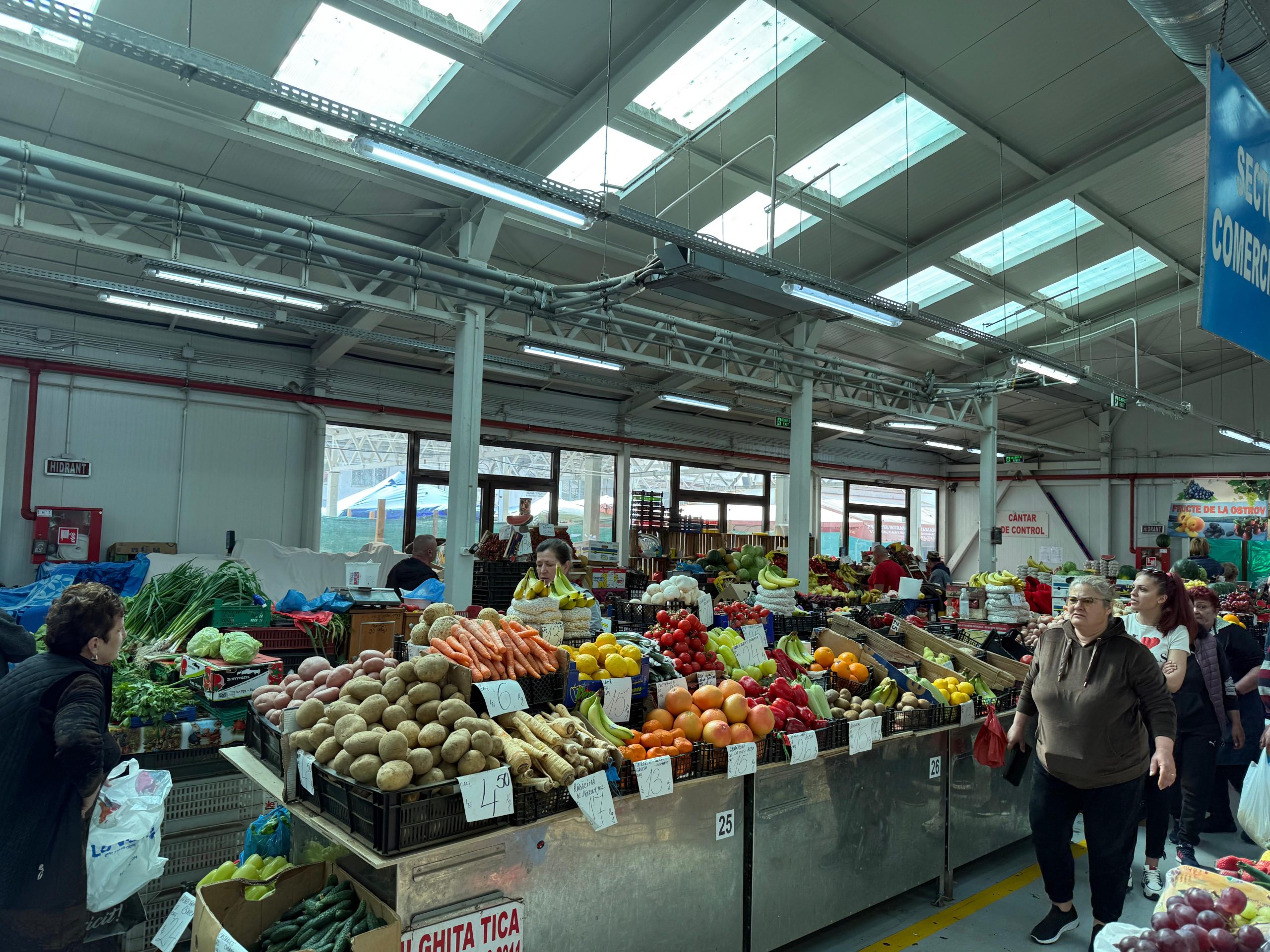 DESCINDERI ÎN PIEȚELE DIN CĂLĂRAȘI! Amenzi uriașe de 137.000 de lei și dosare penale după controalele polițiștilor