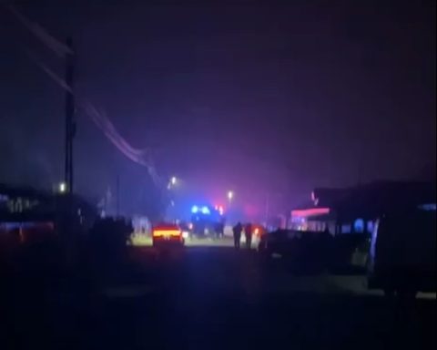 Incendiu într-o locuință din Roseți. O persoană a fost rănită după ce focul ar fi pornit de la o lumânare