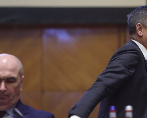 Criză la vârful Guvernului: PSD pregătește retragerea sprijinului, Grindeanu vrea funcția de premier. Nicușor Dan încearcă să țină coaliția unită