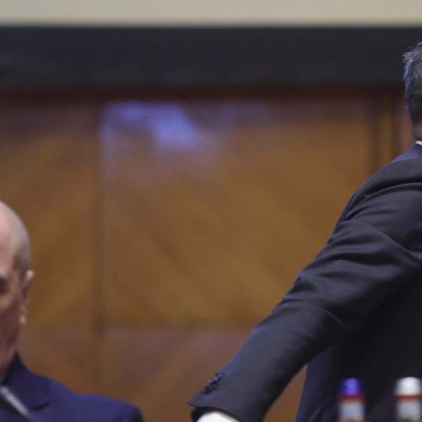 Criză la vârful Guvernului: PSD pregătește retragerea sprijinului, Grindeanu vrea funcția de premier. Nicușor Dan încearcă să țină coaliția unită