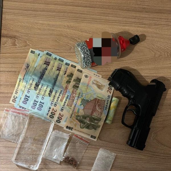 Tânăr de 25 de ani, cercetat pentru trafic de droguri de risc și mare risc. Procurorii DIICOT au cerut arestarea preventivă