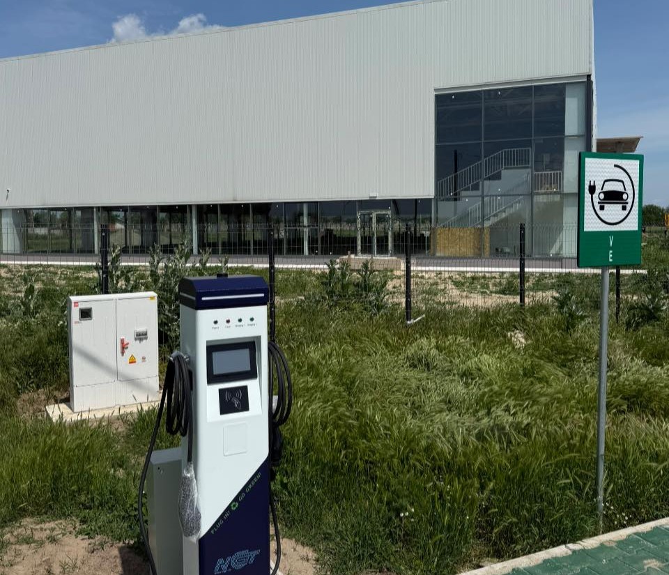Două stații de încărcare pentru mașini electrice, aproape gata la Borcea. Primăria anunță finalizarea lucrărilor